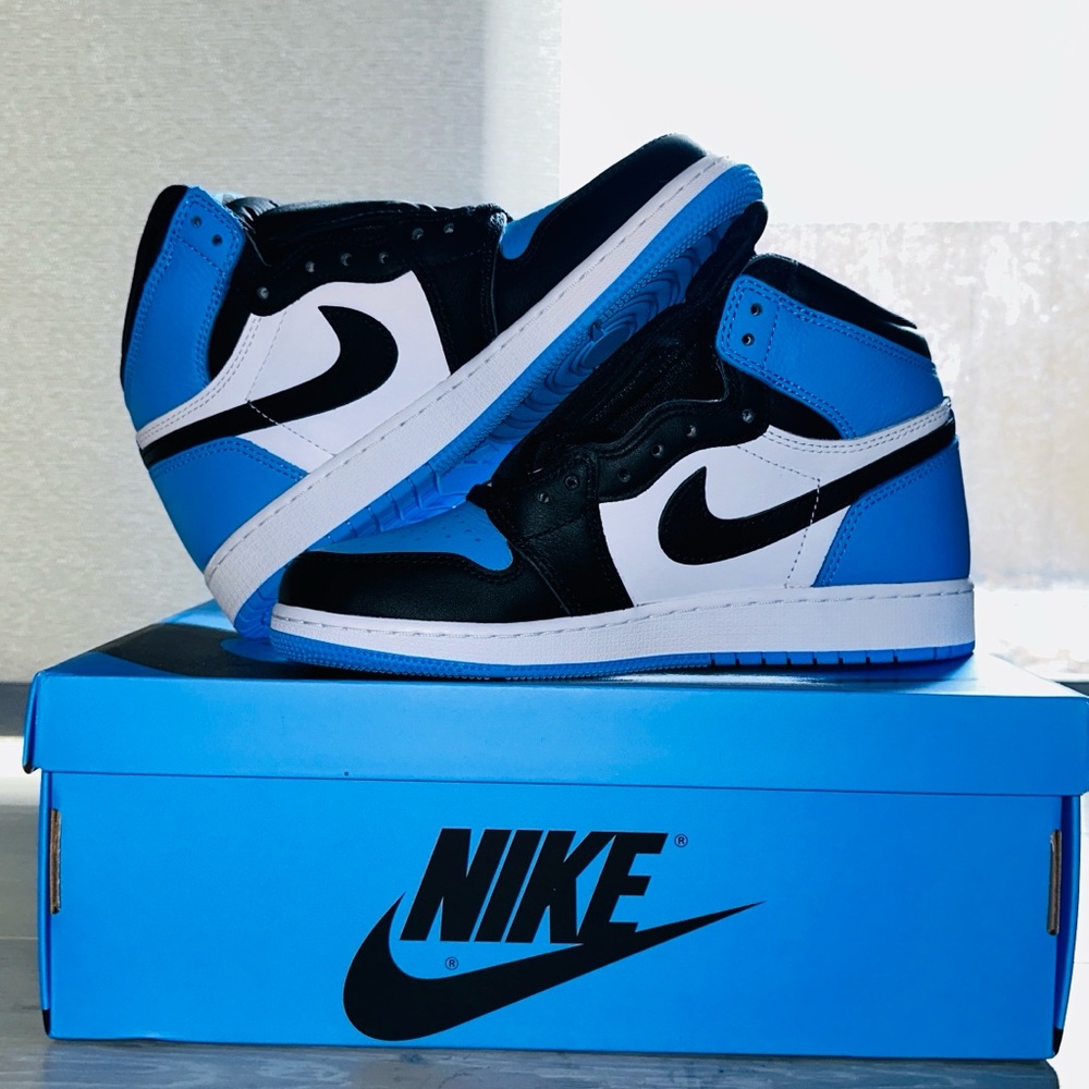 Nike Men's Black and Blue High-Top Sneakers